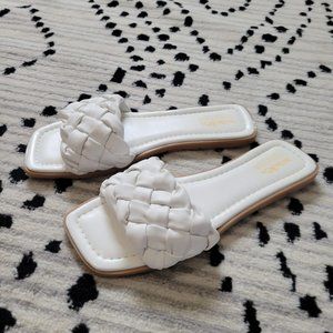 Coach and Four Made in Italy- White Sandal Size 11